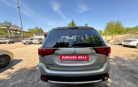 Mitsubishi Outlander III рестайлинг 3, 2015 год, 1 890 000 рублей, 5 фотография