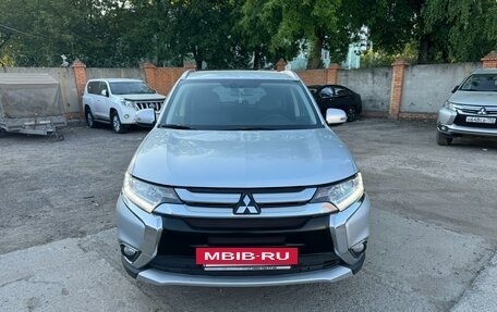 Mitsubishi Outlander III рестайлинг 3, 2015 год, 1 890 000 рублей, 2 фотография