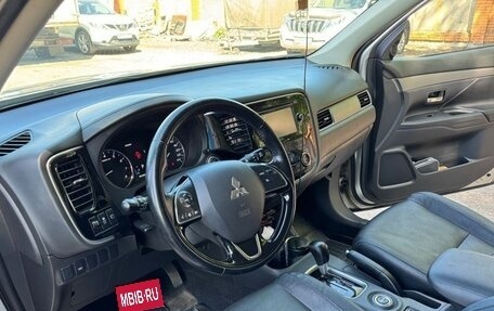 Mitsubishi Outlander III рестайлинг 3, 2015 год, 1 890 000 рублей, 8 фотография