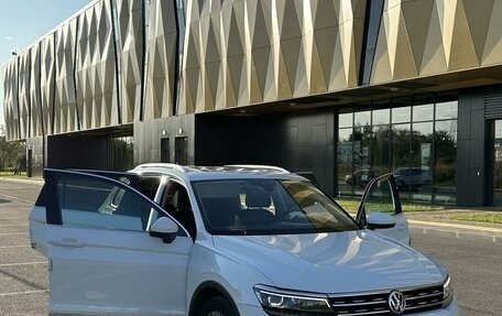 Volkswagen Tiguan II, 2018 год, 2 850 000 рублей, 2 фотография