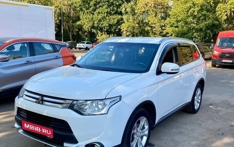 Mitsubishi Outlander III рестайлинг 3, 2014 год, 1 650 000 рублей, 1 фотография