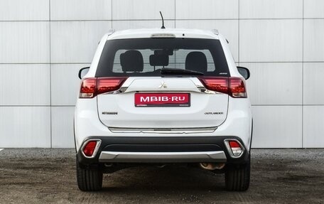 Mitsubishi Outlander III рестайлинг 3, 2016 год, 2 259 000 рублей, 4 фотография