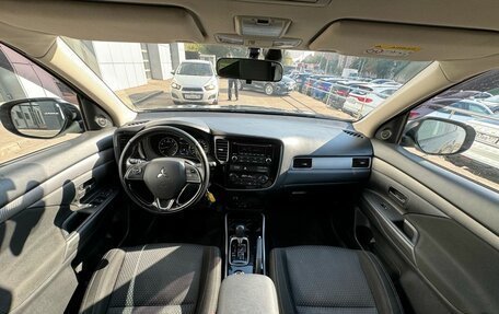 Mitsubishi Outlander III рестайлинг 3, 2017 год, 2 150 000 рублей, 16 фотография