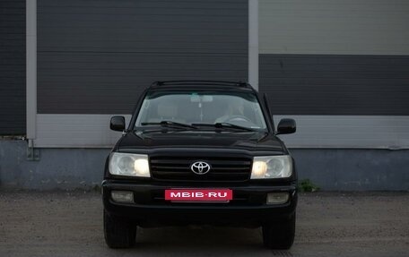 Toyota Land Cruiser 100 рестайлинг 2, 2003 год, 2 990 000 рублей, 23 фотография