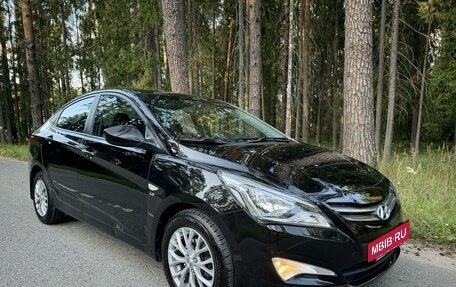 Hyundai Solaris II рестайлинг, 2015 год, 930 000 рублей, 2 фотография