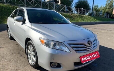 Toyota Camry, 2011 год, 1 800 000 рублей, 2 фотография