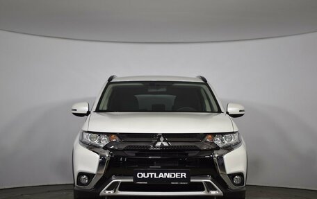 Mitsubishi Outlander III рестайлинг 3, 2022 год, 3 650 000 рублей, 2 фотография