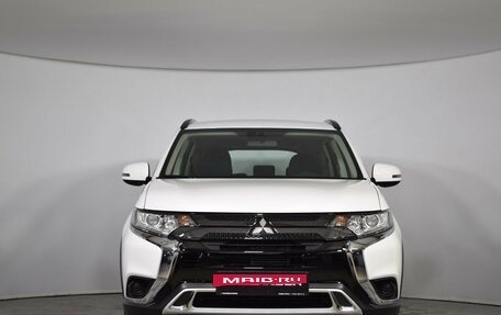 Mitsubishi Outlander III рестайлинг 3, 2022 год, 3 750 000 рублей, 2 фотография