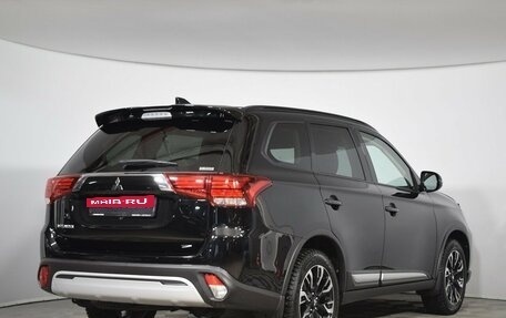 Mitsubishi Outlander III рестайлинг 3, 2022 год, 3 700 000 рублей, 4 фотография