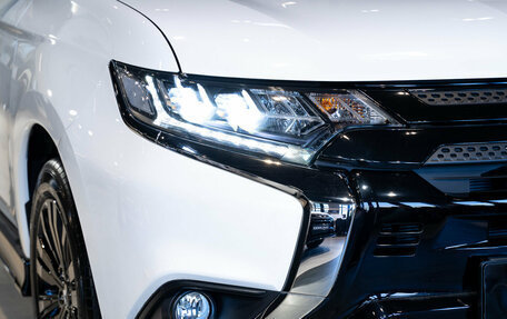 Mitsubishi Outlander III рестайлинг 3, 2022 год, 4 590 000 рублей, 12 фотография