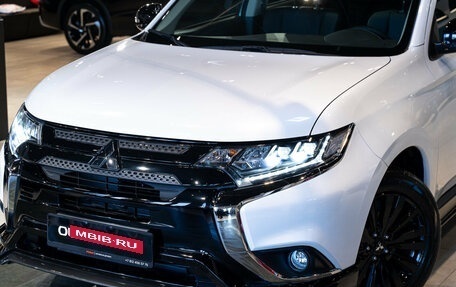 Mitsubishi Outlander III рестайлинг 3, 2022 год, 4 590 000 рублей, 10 фотография