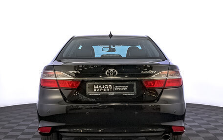 Toyota Camry, 2017 год, 2 430 000 рублей, 6 фотография