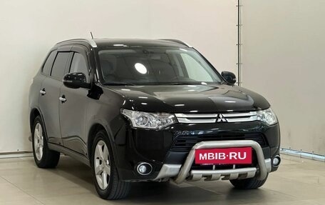 Mitsubishi Outlander III рестайлинг 3, 2014 год, 1 745 000 рублей, 2 фотография