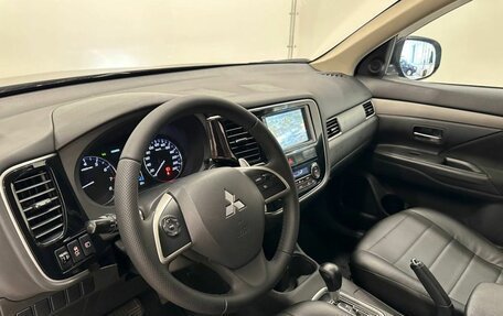 Mitsubishi Outlander III рестайлинг 3, 2014 год, 1 745 000 рублей, 12 фотография