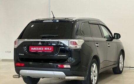 Mitsubishi Outlander III рестайлинг 3, 2014 год, 1 745 000 рублей, 6 фотография