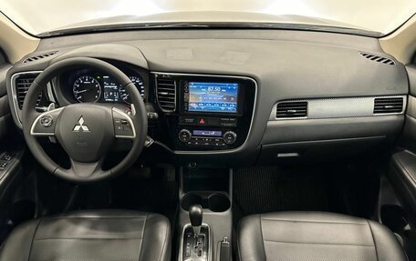 Mitsubishi Outlander III рестайлинг 3, 2014 год, 1 745 000 рублей, 16 фотография