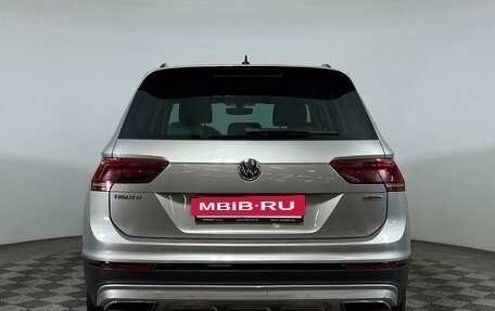 Volkswagen Tiguan II, 2018 год, 2 717 000 рублей, 6 фотография