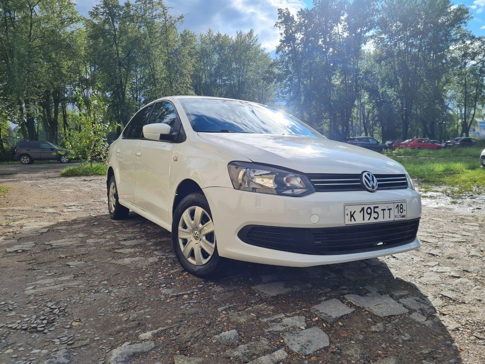 Volkswagen Polo V, 2013 год, 700 000 рублей, 2 фотография