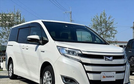 Toyota Noah III, 2021 год, 2 000 030 рублей, 1 фотография