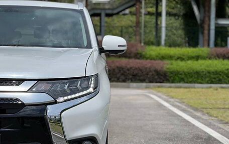 Mitsubishi Outlander III рестайлинг 3, 2021 год, 2 350 333 рублей, 5 фотография