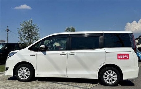 Toyota Noah III, 2021 год, 2 000 030 рублей, 4 фотография