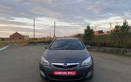 Opel Astra J, 2011 год, 675 000 рублей, 2 фотография