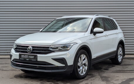 Volkswagen Tiguan II, 2021 год, 2 950 000 рублей, 1 фотография