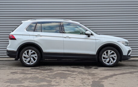 Volkswagen Tiguan II, 2021 год, 2 950 000 рублей, 26 фотография