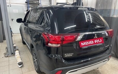 Mitsubishi Outlander III рестайлинг 3, 2019 год, 2 345 000 рублей, 4 фотография