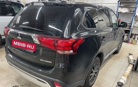 Mitsubishi Outlander III рестайлинг 3, 2019 год, 2 345 000 рублей, 3 фотография