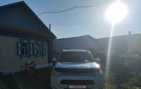 Mitsubishi Outlander III рестайлинг 3, 2013 год, 1 680 000 рублей, 2 фотография