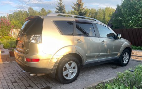 Mitsubishi Outlander III рестайлинг 3, 2007 год, 900 000 рублей, 5 фотография