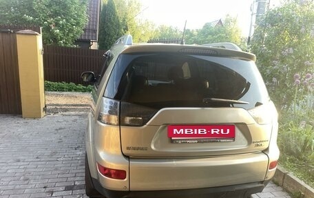 Mitsubishi Outlander III рестайлинг 3, 2007 год, 900 000 рублей, 8 фотография