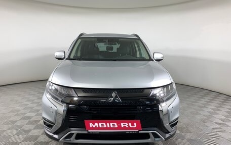 Mitsubishi Outlander III рестайлинг 3, 2021 год, 3 199 000 рублей, 2 фотография