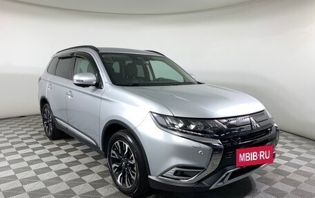 Mitsubishi Outlander III рестайлинг 3, 2021 год, 3 199 000 рублей, 3 фотография