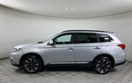 Mitsubishi Outlander III рестайлинг 3, 2021 год, 3 199 000 рублей, 8 фотография