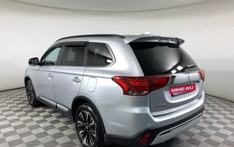 Mitsubishi Outlander III рестайлинг 3, 2021 год, 3 199 000 рублей, 7 фотография