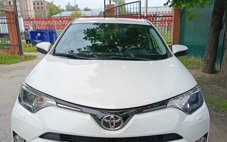 Toyota RAV4, 2015 год, 3 100 000 рублей, 11 фотография