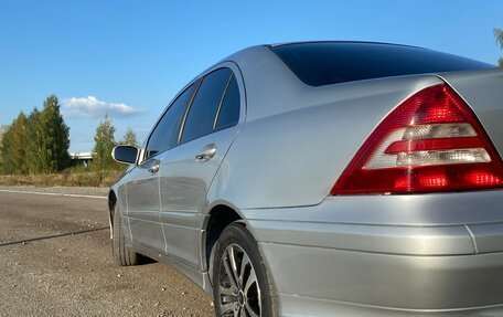 Mercedes-Benz C-Класс, 2006 год, 800 000 рублей, 3 фотография