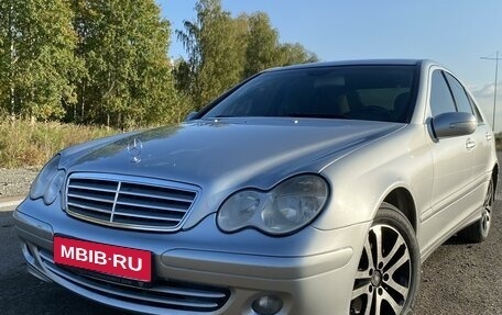 Mercedes-Benz C-Класс, 2006 год, 800 000 рублей, 1 фотография