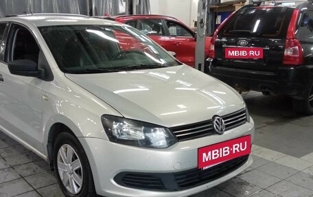 Volkswagen Polo VI (EU Market), 2012 год, 650 000 рублей, 2 фотография