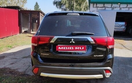 Mitsubishi Outlander III рестайлинг 3, 2015 год, 1 900 000 рублей, 12 фотография