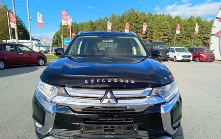 Mitsubishi Outlander III рестайлинг 3, 2018 год, 1 899 995 рублей, 2 фотография