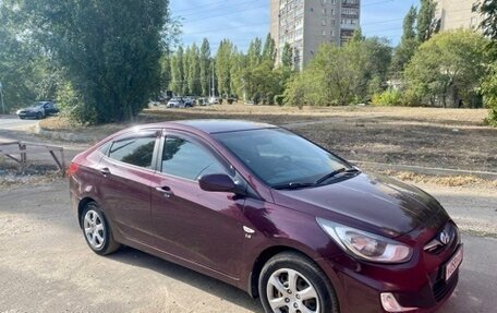 Hyundai Solaris II рестайлинг, 2013 год, 950 000 рублей, 2 фотография