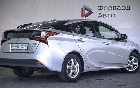 Toyota Prius IV XW50, 2019 год, 2 400 000 рублей, 24 фотография