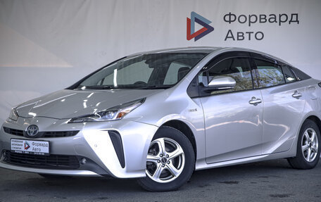 Toyota Prius IV XW50, 2019 год, 2 400 000 рублей, 22 фотография