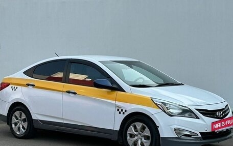 Hyundai Solaris II рестайлинг, 2015 год, 890 000 рублей, 3 фотография