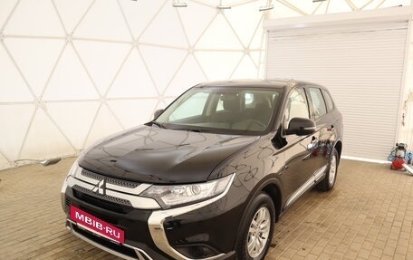 Mitsubishi Outlander III рестайлинг 3, 2020 год, 2 545 000 рублей, 7 фотография