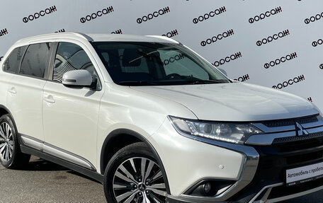 Mitsubishi Outlander III рестайлинг 3, 2019 год, 2 169 000 рублей, 3 фотография