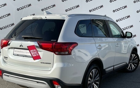 Mitsubishi Outlander III рестайлинг 3, 2019 год, 2 169 000 рублей, 5 фотография